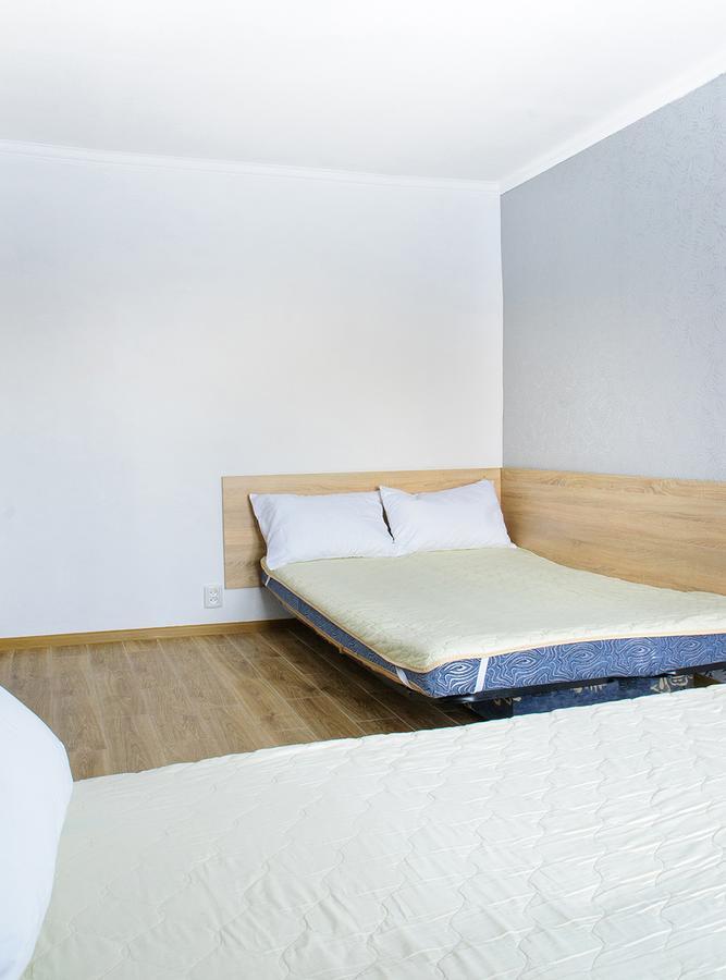Scandinavian Poltava Apartments With 2 Rooms, 3 Beds 1 Sofa Eksteriør bilde